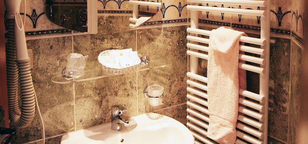 Auberge D'אלה מראה חיצוני תמונה